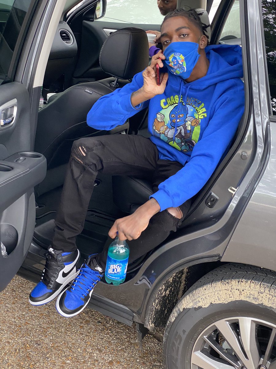 BabyJoeCDBG's tweet photo. #ChaseDatBag💙💙🌍💚 https://t.co/jQUet23O6D