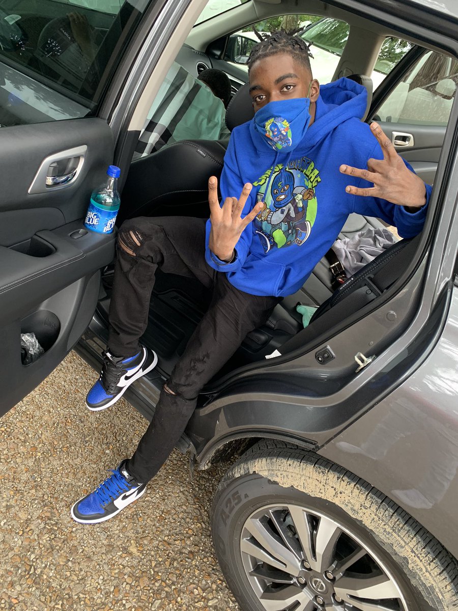 BabyJoeCDBG's tweet photo. #ChaseDatBag💙💙🌍💚 https://t.co/jQUet23O6D
