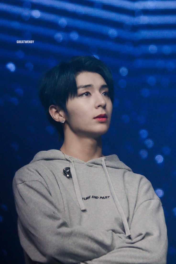 2. Choi Sungyoon (Y) (31/07/95) Hidden visual of golcha and a main vocal Invented a rabbit concept Some people think that he is a quiet person, but he's actually a crackhead like the rest.  He runs so fuckn fast (isac ace) Basically was an admin for Golcha's Tiktok
