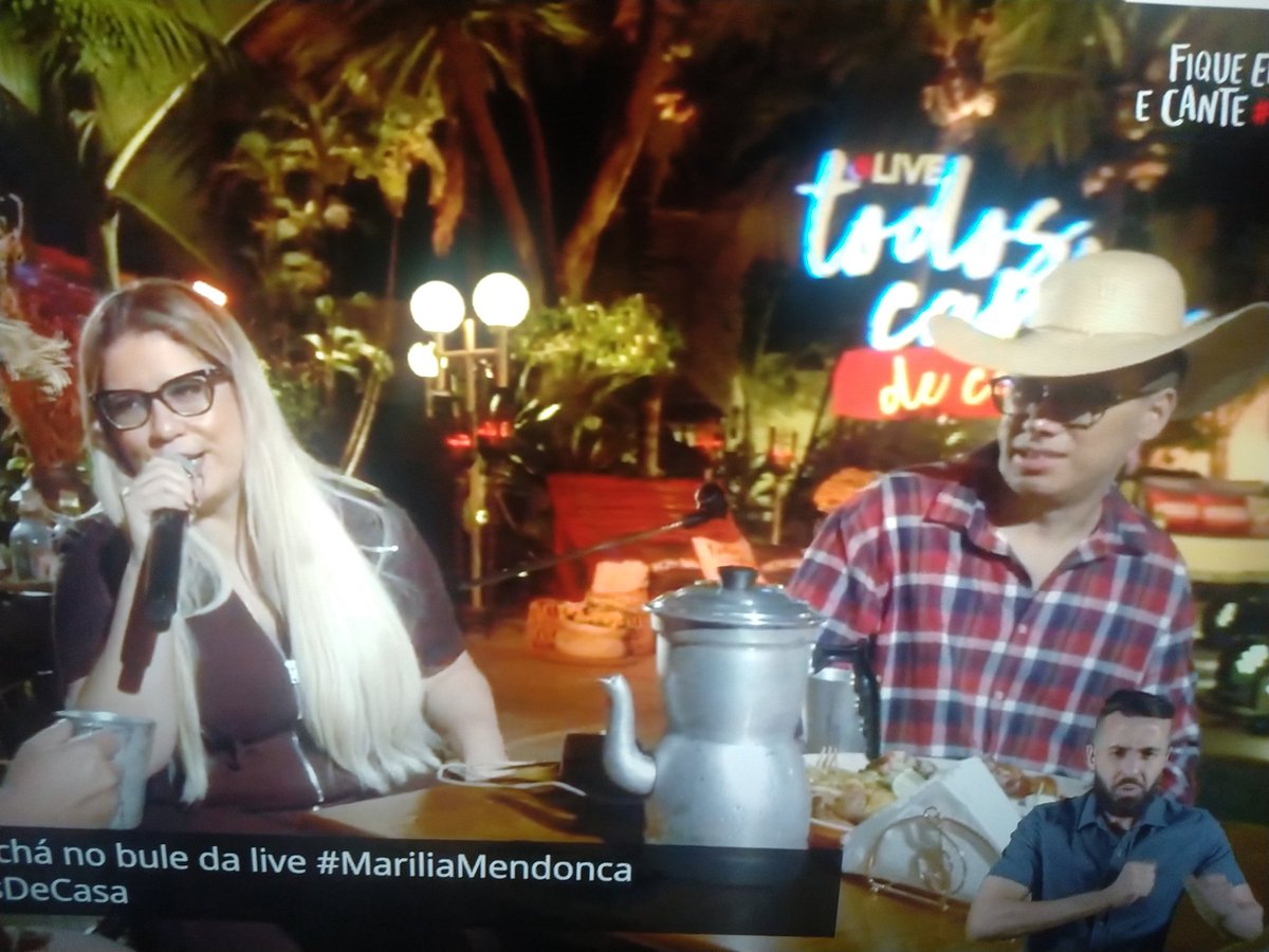 zezaumbezerra's tweet photo. Ninguém falou que na live da @MariliaMReal ia ter @mariagadu #TodosOsCantosDeCasa https://t.co/dSEccEBTBk