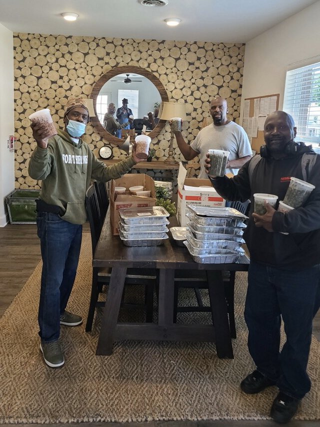 ProjectReturnTN's tweet photo. People starting new lives will have a delicious dinner tonight, thanks to @PegLegPorker and @OpBBQRelief #BeatCovid #reentry #Nashville @CNNHeroes https://t.co/p7nw278VXO