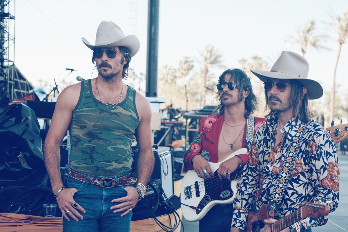 MidlandOfficial's tweet photo. waiting to play shows like... https://t.co/JOMEKTTlKO
