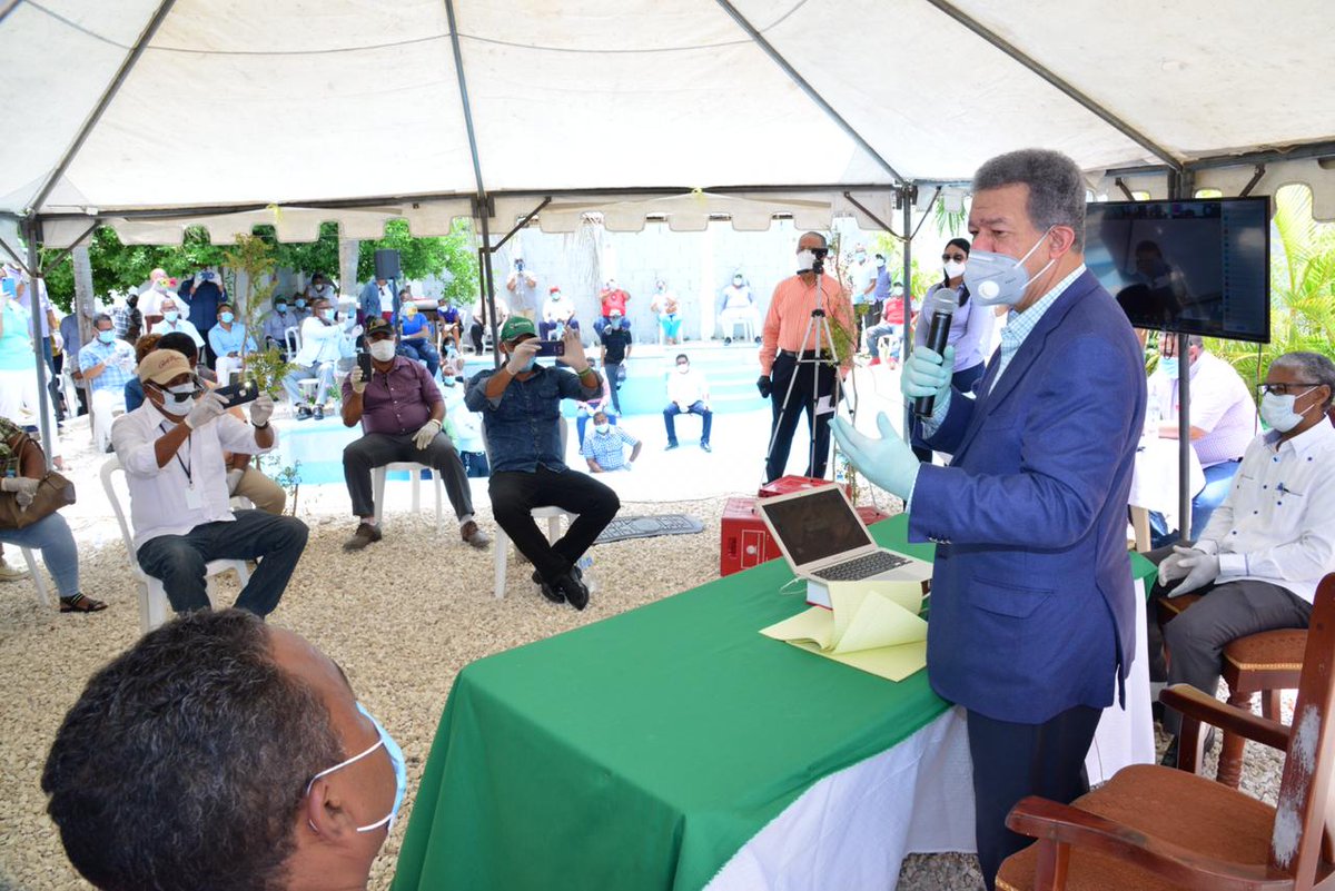 LeonelFernandez's tweet photo. Magnífico recorrido el día de hoy por las provincias Bahoruco e Independencia, donde tuvimos la oportunidad de escuchar las inquietudes de los moradores de estas localidades y ver de primera mano las situaciones que enfrentan, ante la crisis sanitaria y económica que nos afecta. https://t.co/W2G0OPh0hW