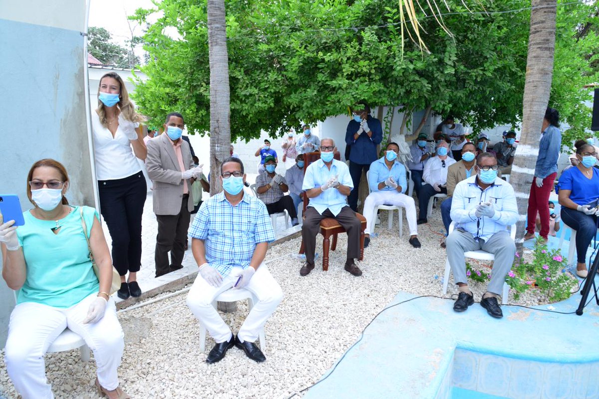 LeonelFernandez's tweet photo. Magnífico recorrido el día de hoy por las provincias Bahoruco e Independencia, donde tuvimos la oportunidad de escuchar las inquietudes de los moradores de estas localidades y ver de primera mano las situaciones que enfrentan, ante la crisis sanitaria y económica que nos afecta. https://t.co/W2G0OPh0hW