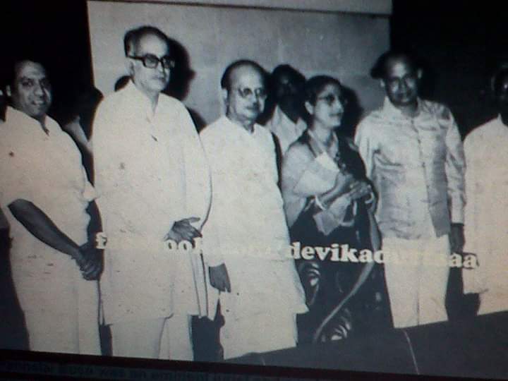 DEBKANCHAN's tweet photo. “My mom with her BRO EX Union Education MINISTER  Dr pratap chunder chunder  (both  Now resting in Peace)
With Shri LKAdvani  Ji at Delhi 

#RabDaRoop 
#HappyMothersDay 
#HappyMothersDay2020 https://t.co/tYWmXWCNf5