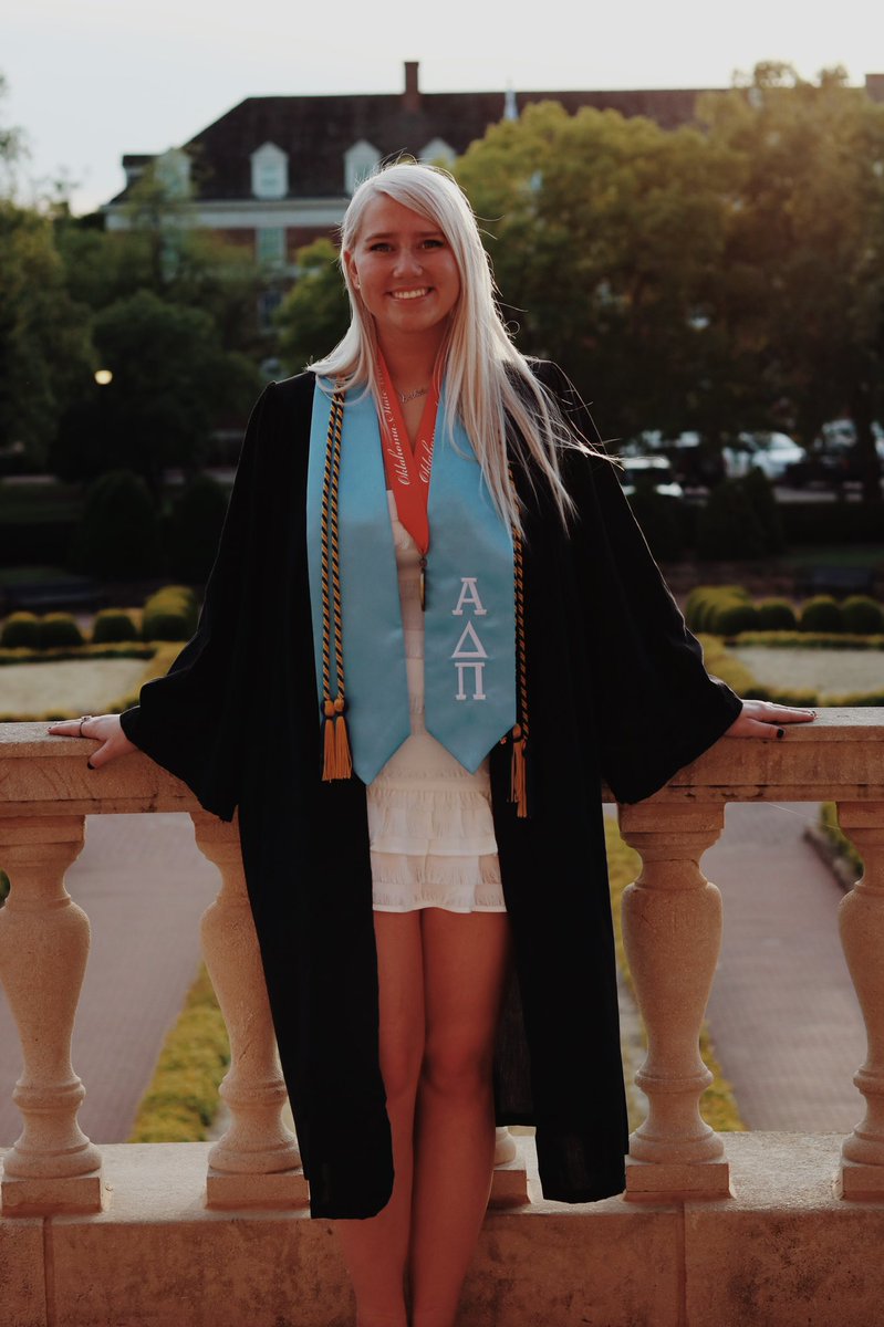 sothebyshedeck's tweet photo. 🧡🎓🧡 https://t.co/4MCe88UOHx