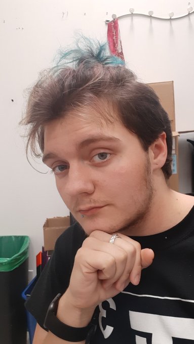 It's time to redo my hair... it's also a good thing I dont rely on salons! Might have to order more bleach<a href="/tag/queerdom"class="tags"><span>#queerdom</span></a>