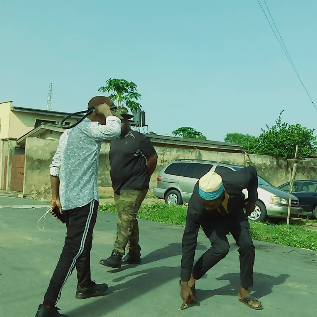 Ridbabs1's tweet photo. Wetin carry  Danjuma go meet soldier bayii😂😂 ....Thank for staying with us.... Follow  @ridbabs1 on instagram  to watch the video ....✌🏾

@_Taaooma @mrmacaroni @osmodes @twyse_116 @DONJAZZY @sydney_talker @NastyBlaq @TemitopeMayoku4 @adeagbosheyi https://t.co/jFQlGlHffC