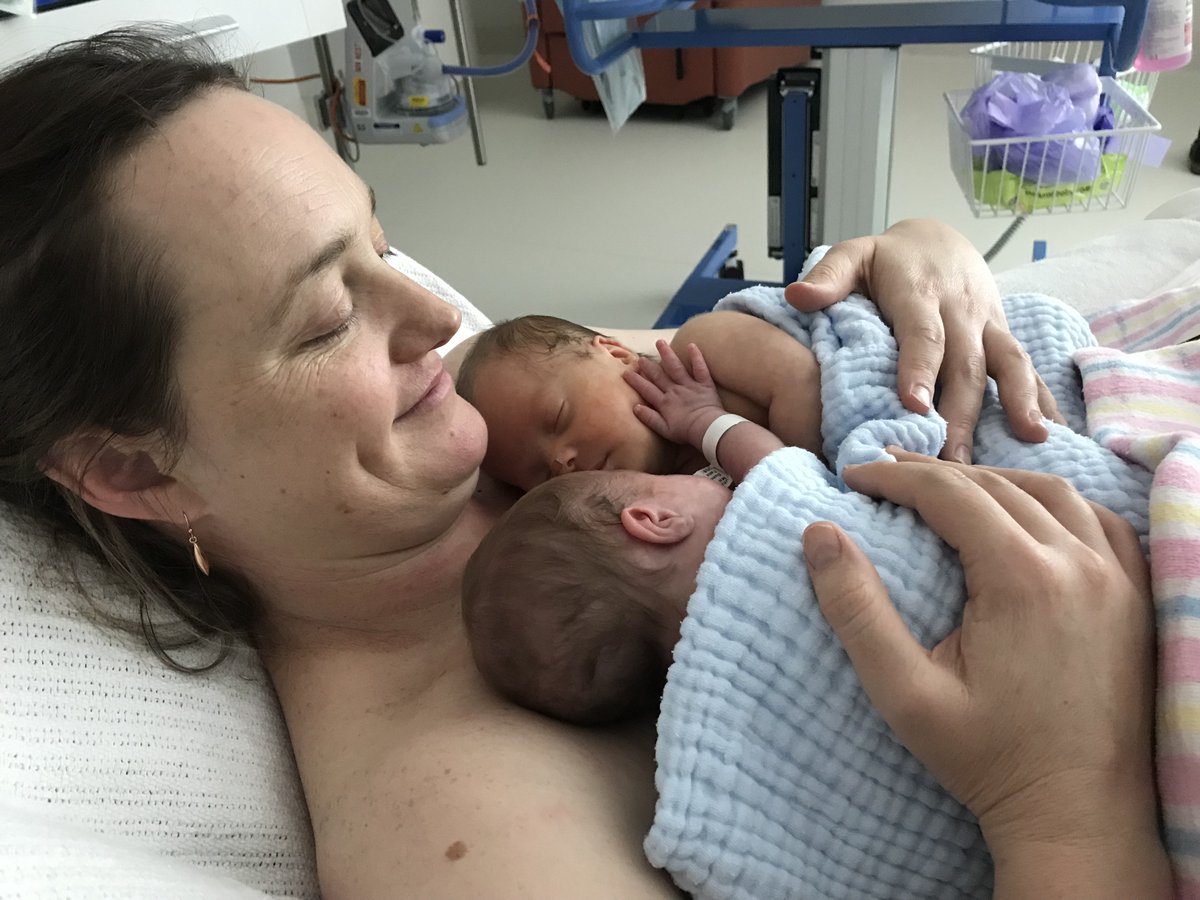 A world-first study led by Monash has shown skin-to-skin "kangaroo care" has significant benefits for a premature baby’s heart and brain function. It's a welcome find for new mums this Mother’s Day. mona.sh/JcGQ30qEgqd
Image: Kyhala Dunn with her twins Oscar and Amelia