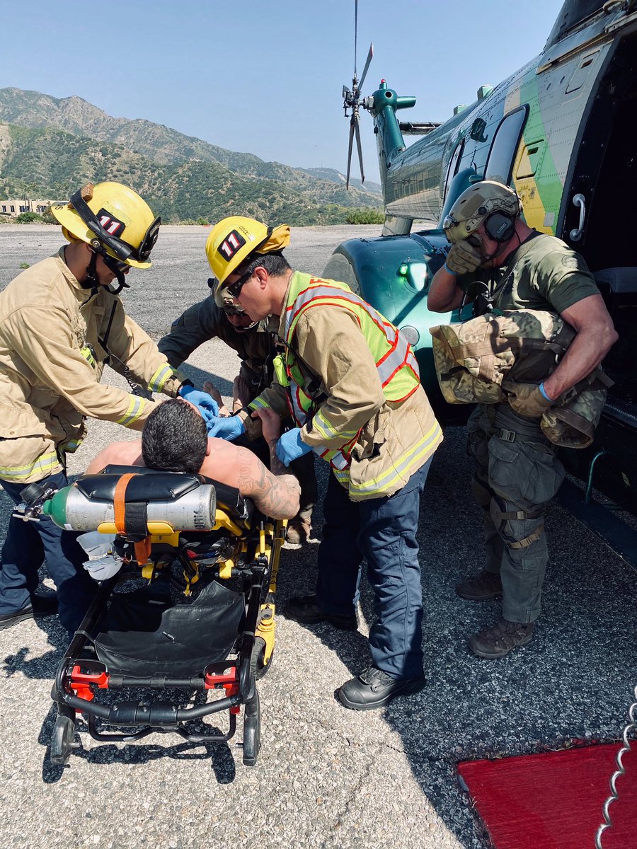 Hoist Rescue, assisted <a href="/BurbankFire/">Burbank Fire Department, CA</a> with hiker with medical emergency, Wildwood Canyon Trail, Verdugo Hills. #LASD Air Rescue 5 inserted LASD SEB Tactical Medics to rescue hiker. Public safety #teamwork.