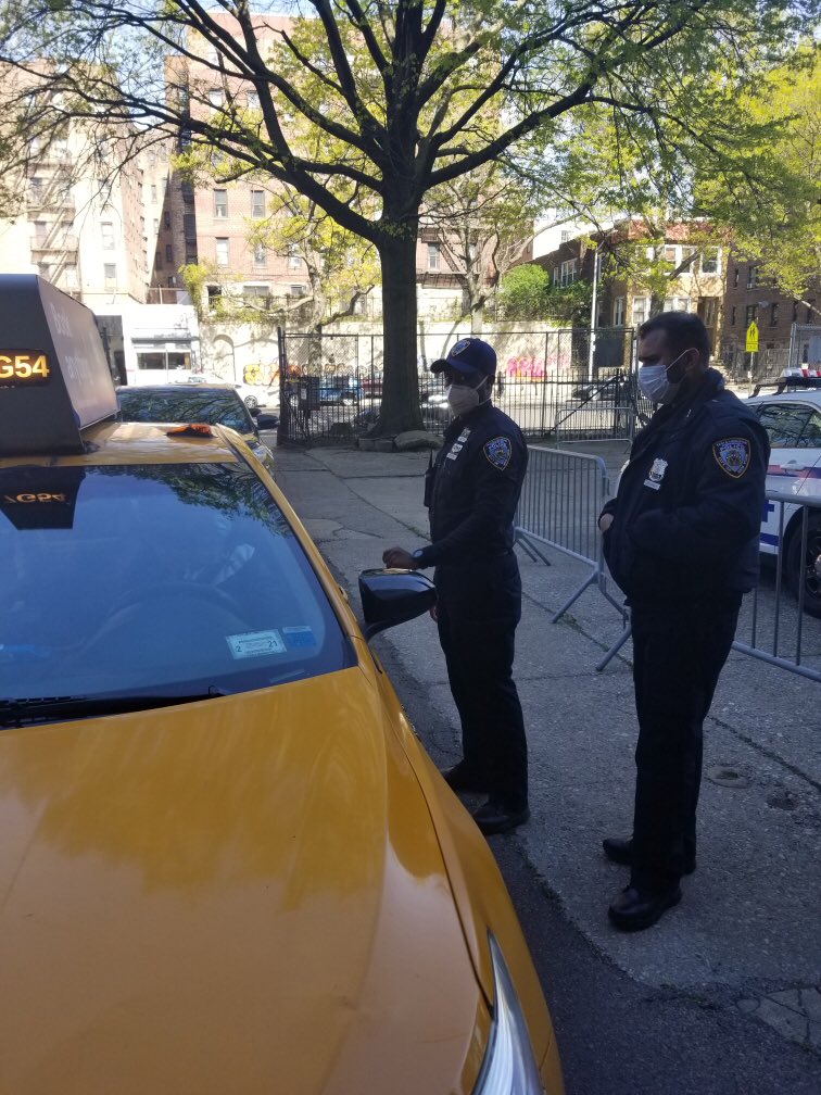 nyctaxi's tweet photo. Please join us tomorrow for meal delivery to NYC residents. 2500 drivers are needed. Register at https://t.co/Waouxdnr6V. Pay is $53/route. First come, first served. DM us questions. Thank you for helping fellow New Yorkers! https://t.co/lkxcdGj1la