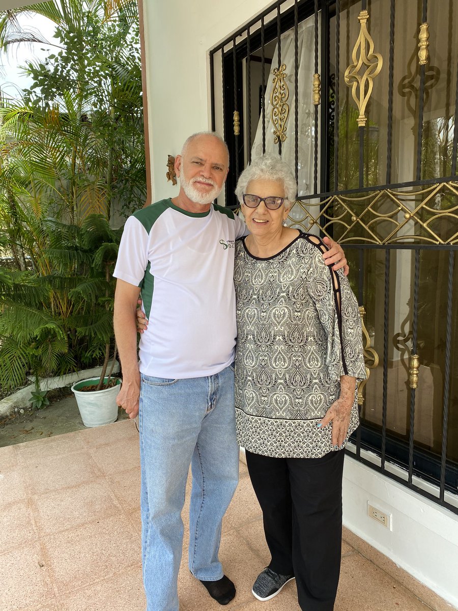 Urologodrperezg's tweet photo. Disfrutando de ella (Mama) después de dos meses de separación, desde luego prueba negativa #labherrera #Castillo #DrTeofiloPerez https://t.co/RX5ieFs3IC