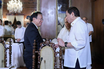 mariaressa's tweet photo. Calida and Duterte: A 4-decade friendship as lawyers, gun enthusiasts, friends of Bongbong Marcos   - via @rapplerdotcom https://t.co/w77CoYh5tI https://t.co/drYHLbJIez