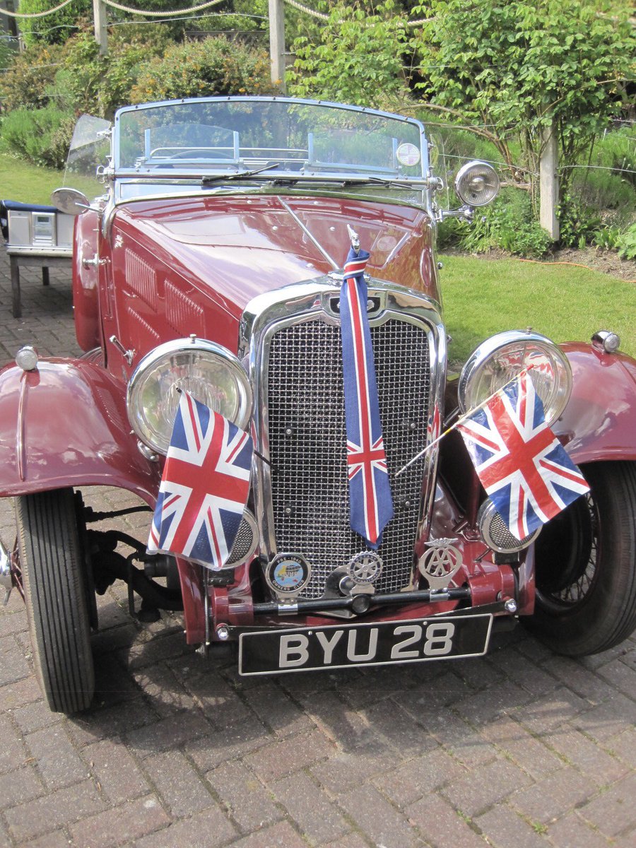pre1940triumph's tweet photo. Some of our club members were getting in to the VE Day spirit on Friday 8th May, despite the strange socially distant times we’re currently in! Please email your photos to webmaster@pre-1940triumphmotorclub.org and editor@pre-1940triumphmotorclub.org #VEDay75 #triumph #prewar https://t.co/qzFbxlahK8