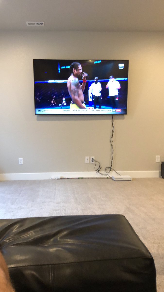 Let’s go <a href="/Justin_Gaethje/">Justin Gaethje 🇺🇸</a> <a href="/UNCBearsWrestle/">UNC Bears Wrestling</a> is behind you! #BearDown #UFC249