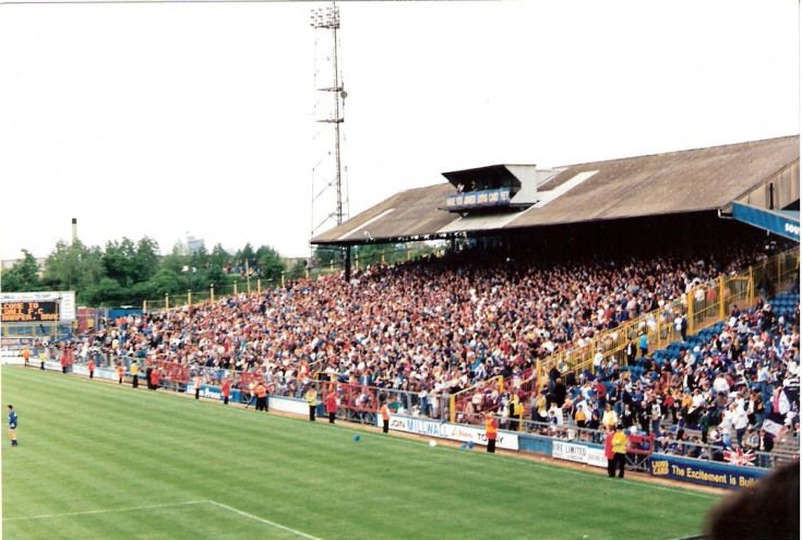 GroundsRetro's tweet photo. The Old Den. Millwall FC. #MFC https://t.co/DKIwHf5hmf