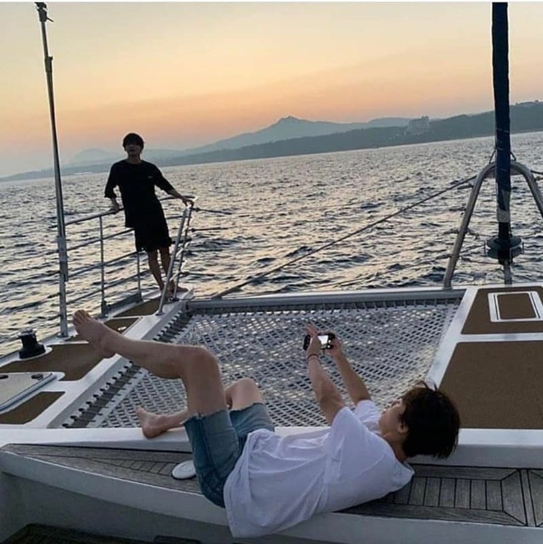 TheAnnyeongOppa's tweet photo. "uy friend pa picture naman"

park seo joon: https://t.co/JgfsUdPXtx