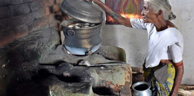 TheVikasKhanna's tweet photo. Can someone-anyone connect me to K Kamalathal, Coimbatore, Tamil Nadu?
I have 350 Kgs Rice secured near Chennai. 
Someone can help me coordinate. 
And tell her - Happy Mothers Day and I LOVE HER. 
https://t.co/TcUjeRJH67 https://t.co/jZ74v28M9q