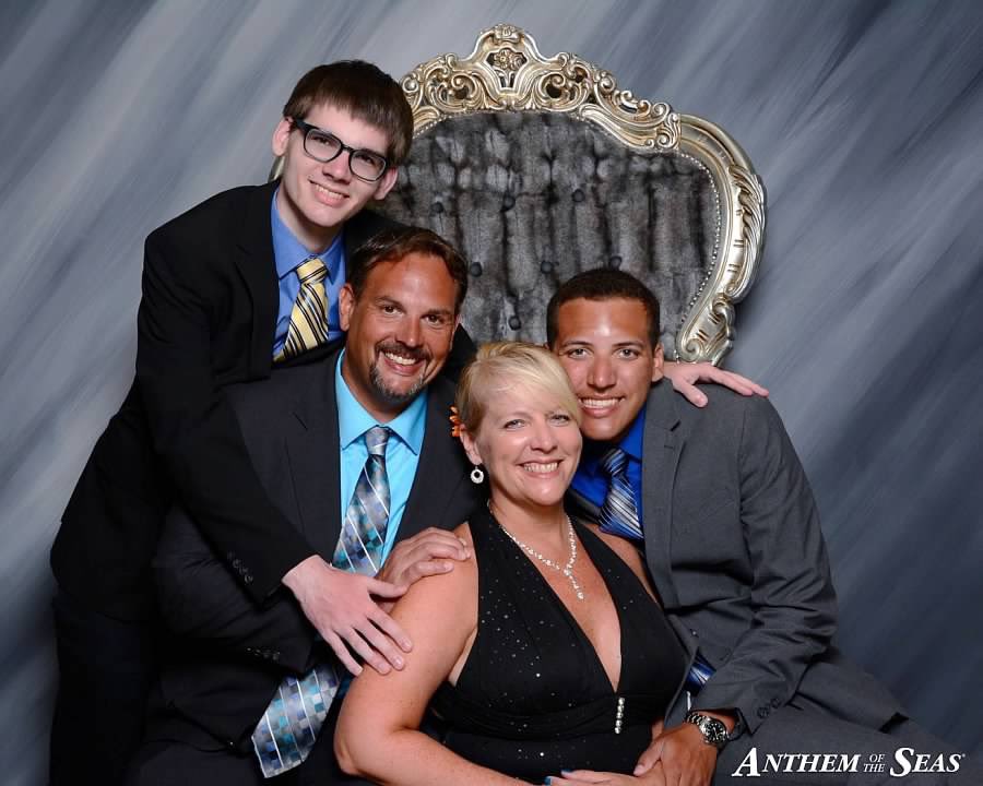 AngCan517's tweet image. From our Fam to yours! #djkopec