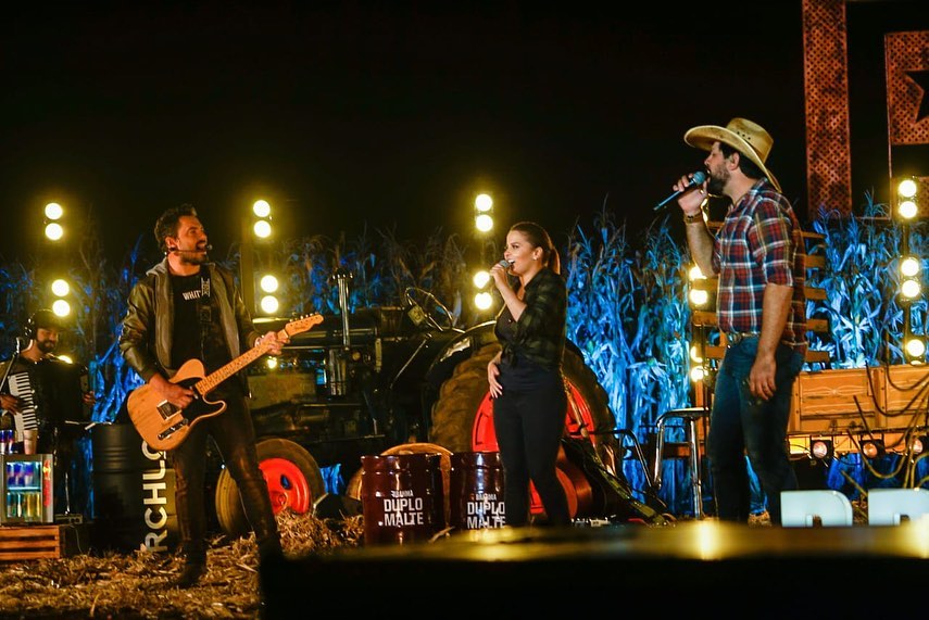 Deh_oliveira23's tweet photo. Que Live , é simples OBRIGADA @duplaFeS  foi incrível vcs são incríveis. 😍😍😍😍 #LiveSouDoInterior #FeSBrahmaLive https://t.co/NYMHwtMm53