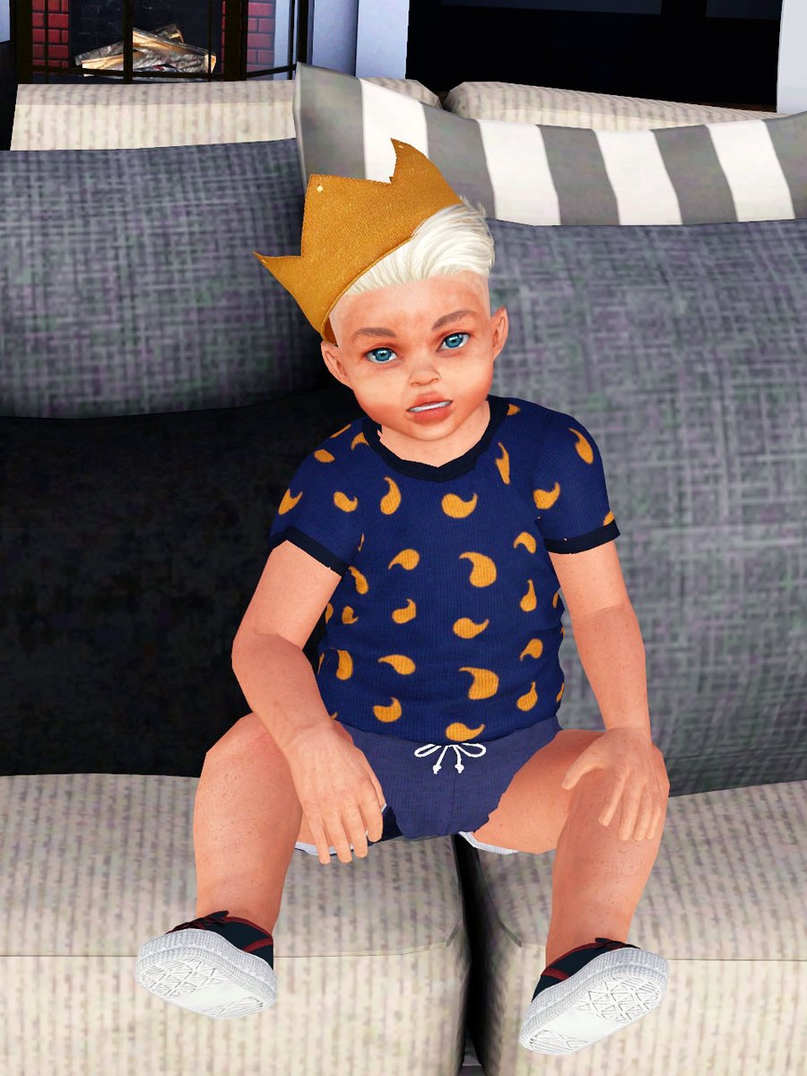 naveedlangley's tweet photo. I told him it's his birthday and he's really letting the "birthday prince" thing go to his head. I can't believe my baby is three years old today. Three years ago, this beautiful boy made me a mother, I love you so much little Ro. https://t.co/M4cU7yr5uu
