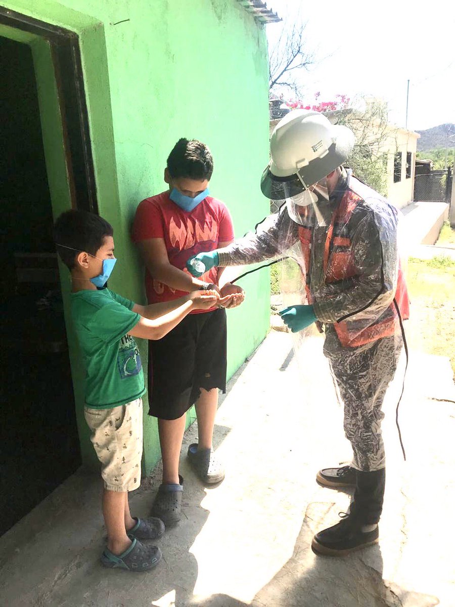 LourdesMcpher's tweet photo. En los últimos 9 años hemos entregado becas al 100% de alumnos de #LaColorada #Sonora, este mes no iba a ser la excepción, casa por casa, cuidando todas las medidas de #prevención
#JalamosUnidosPorSonora
#LaColoradaVIVE
Gracias @david_riveraf
@Argonaut_Gold https://t.co/TxvHNcS7ta