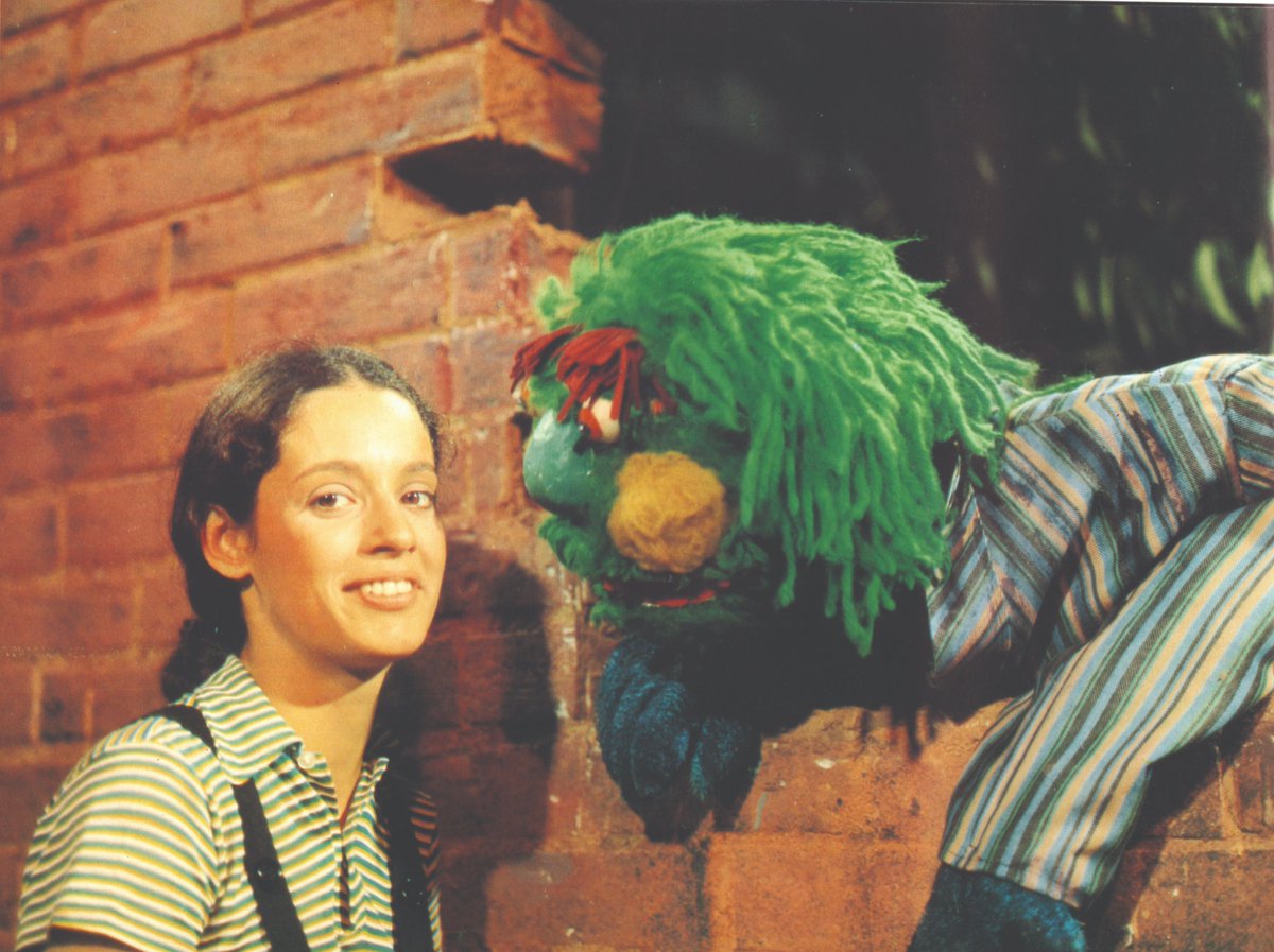 29) (O Vila Sésamo, vale lembrar, foi o primeiro programa infantil de peso que a Cultura fez, numa versão brasileira do Sesame Street americano. Eu vou falar mais dele na thread, mas só queria deixar essa foto da Sonia Braga aqui <3)