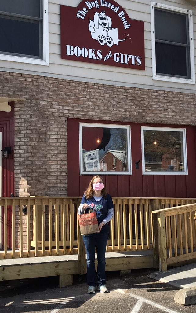 CynthiaSchwind's tweet photo. ππFriday Night RaffleππCongratulations to 5-8 Media Specialist @justkeepreading You are the winner of #TurtleUnderIce by @juleahwrites ππππππππππππππππ@SimonKIDS #KidsNeedBooks Please DM me your address! https://t.co/7VXSlJ5mue