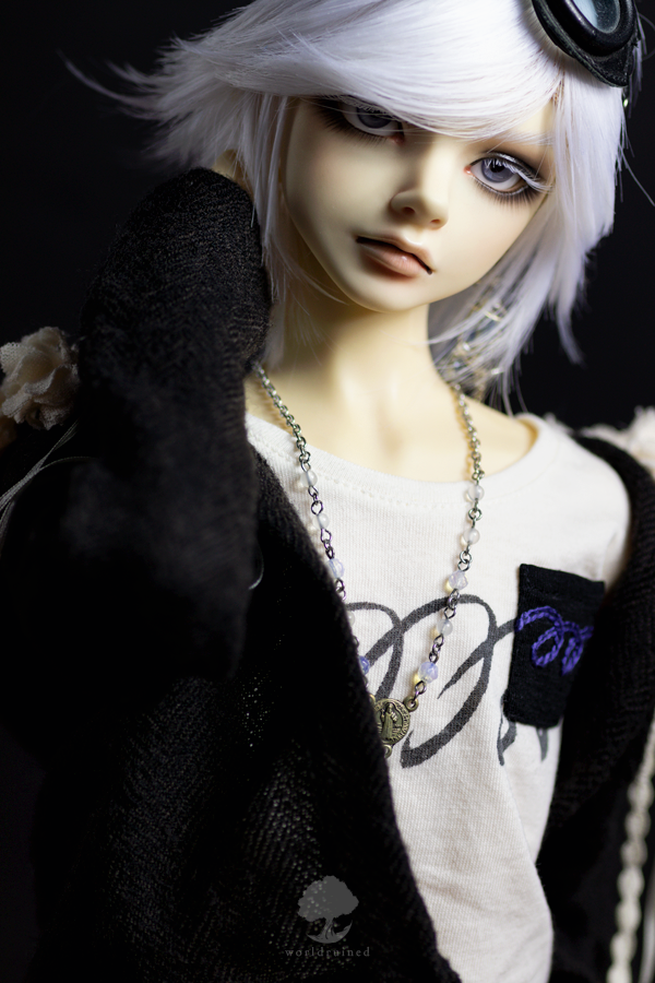 worldruined's tweet photo. Artificial lighting practice.
Jerolyn is a Sevy sculpt by @roserindoll ; faceup by #komorebidolls
shirt by @Flupinus
hooded jacket by @plus_dress
pants by @kyrie666_
goggles by #anotherspace
ear cuff by @dpschecks
rosary/necklace by ??? https://t.co/P0nMIzchGI