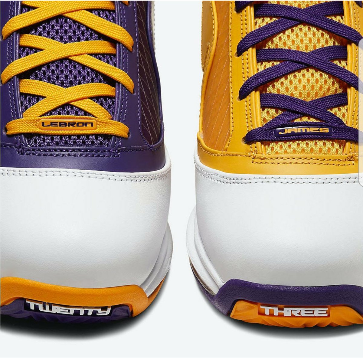 Aj3Report's tweet photo. Sneakerhead Saturday. Nike LeBron 7 "Lakers". #lebron7 #lebronjames #brongang #bringoutdabrons #nikelebron #lebronvii #witnessmysoles #lebron7mediaday #sneakercollection #sneakergallery #kickgamecray #nikebasketballshoes
https://t.co/yPzXMPCV7W https://t.co/XdRFwqd797