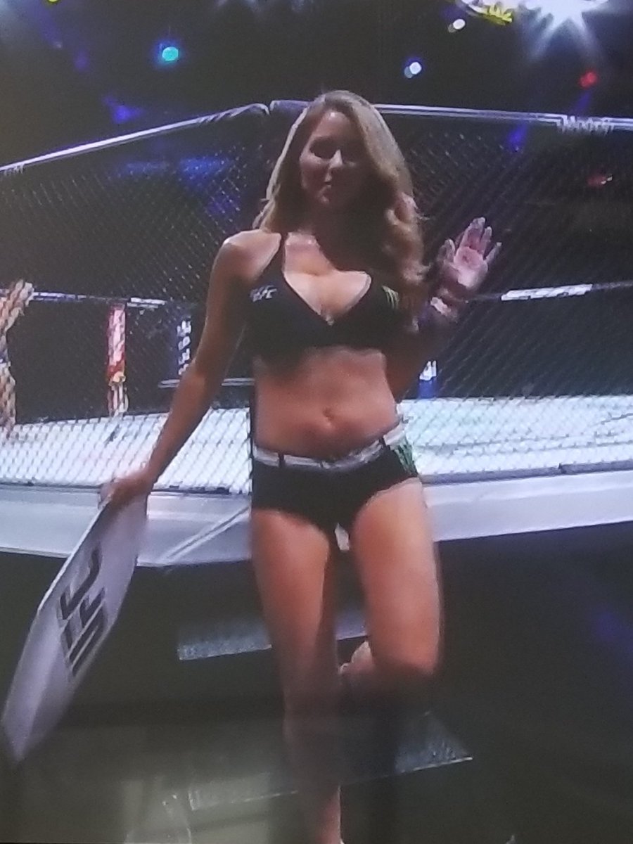shittyjohnny's tweet photo. #UFC249 has no on site crowd, but still has a ring card girl!? No mask or gloves, but big chunky shoes. #nonessentialworker @danawhite = #dumbshit https://t.co/GrF2lphfw9