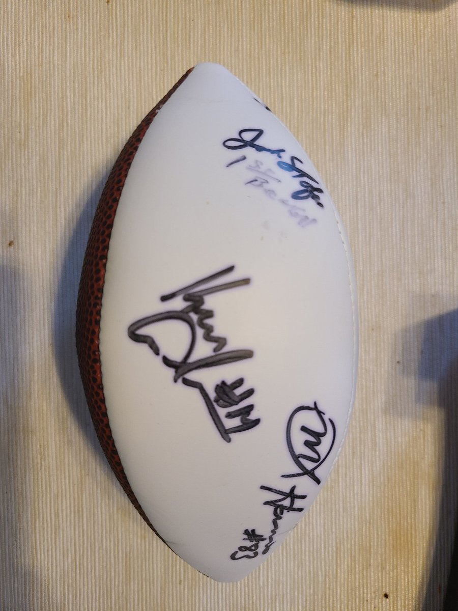 BengalsCaptain's tweet photo. GIVEAWAY TIME!

Got great feedback on what you'd like to see, and I have some things lined up, but right now I HAVE to let someone enjoy this.

Retweet for a chance to win, must be following, obviously! Last day to retweet will be May 23rd. Drawing on the 24th.

Check these pics! https://t.co/lONu2y6n6o