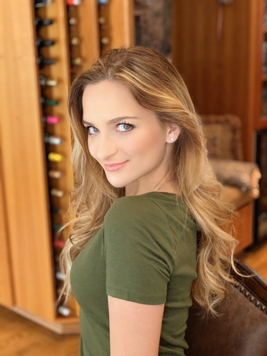 Emma Rose 🌹 tweet media