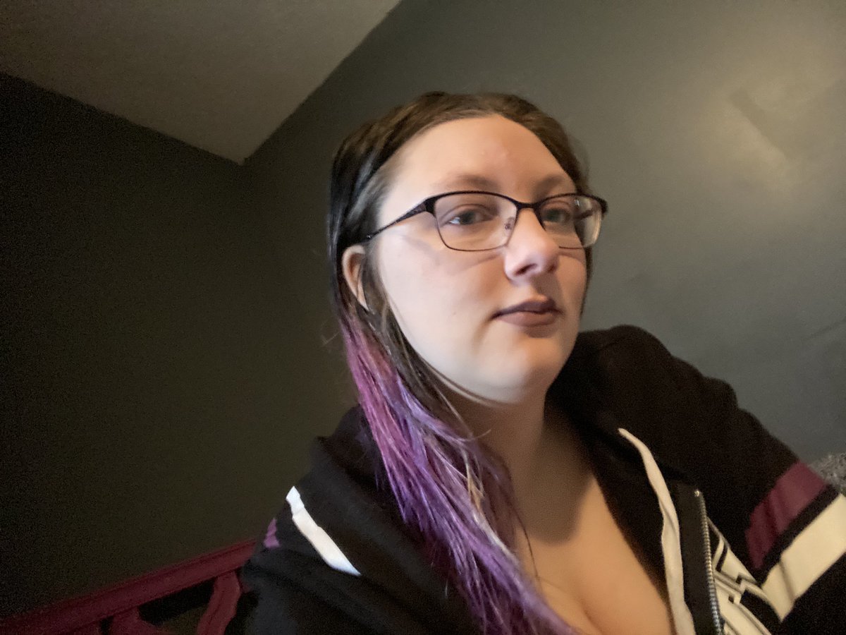 Posted a new video youtu.be/GrkThsQTUks i use pink for the first time in forever lol