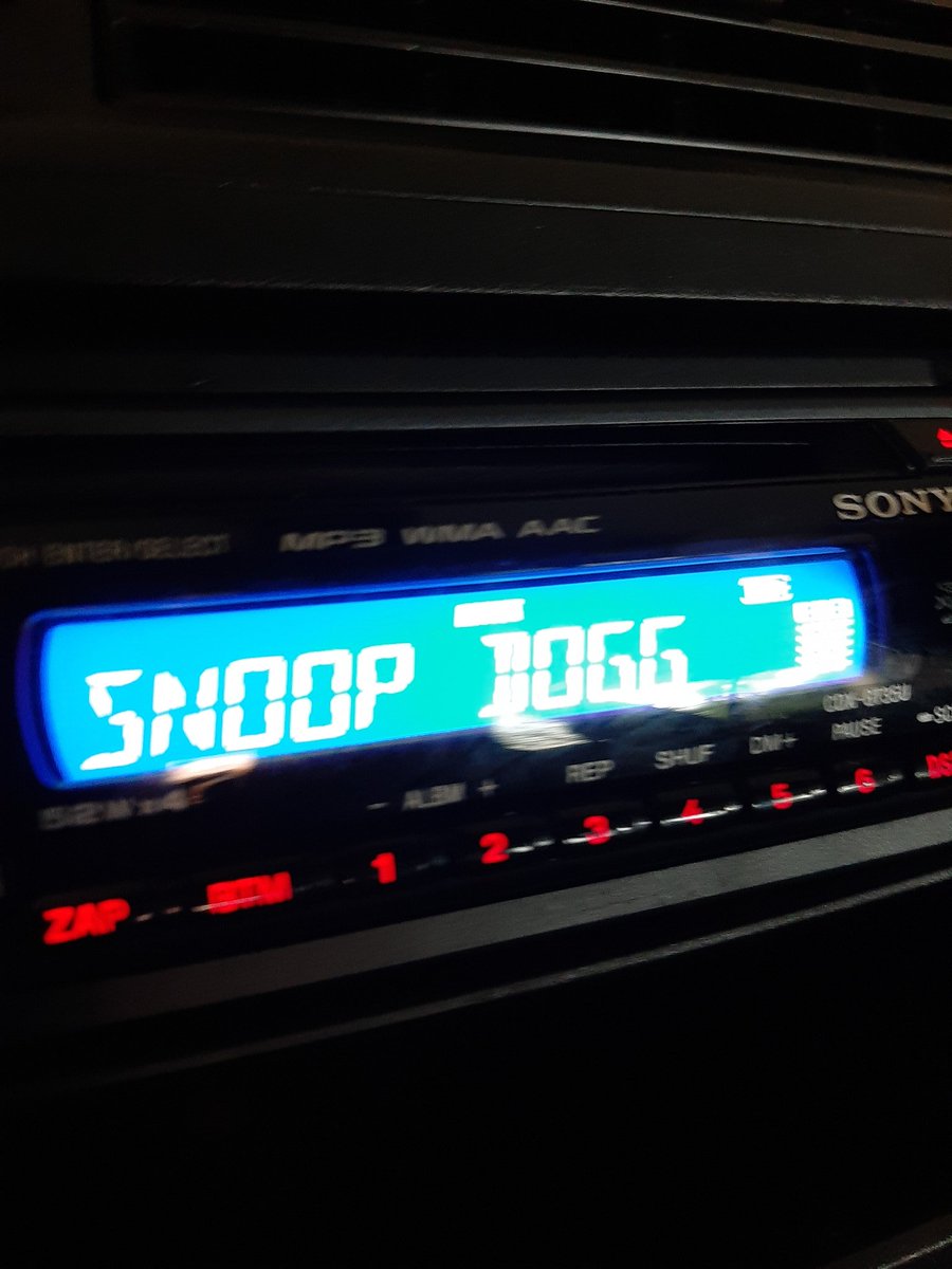 _CarrieLF's tweet photo. @SnoopDogg my husband and I are jamming to the old school shit! Love you! https://t.co/GQ9u2dSvuo