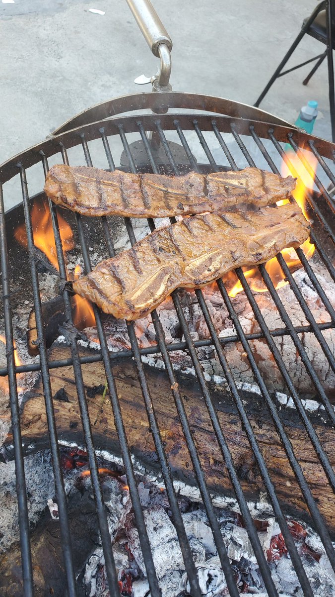 0017_ALEX_0017's tweet photo. @eltinoflores @ELHoracio619 ALGUN DIA MENDIGOS TWITTEROS !!
ALGUN DIA SE NOS VA A HACER UNA CARNITA ASADA!!
#costillas en #Iwood https://t.co/uILBjpHHW8