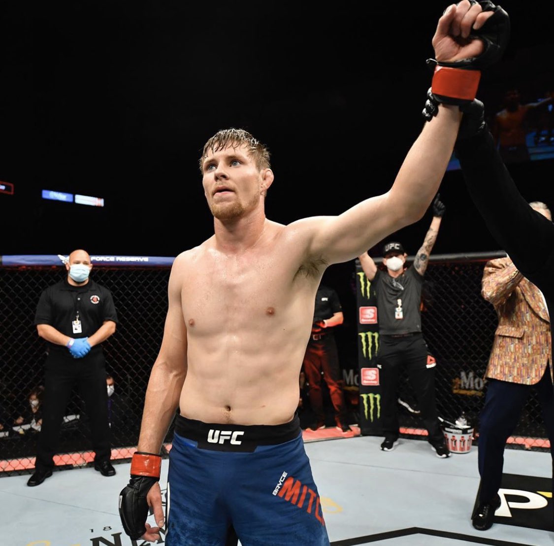 4-0 in the UFC. Thank u erbody who supports me. 👊🏻