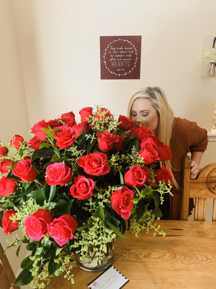 jadebrooksstone's tweet photo. Special delivery! 4 dozen beautiful long-stem roses... Hubby kept with tradition this year.. One dozen for each year I’ve been a mommy! ❤️ @dougstonetour https://t.co/y48XjeT0vo