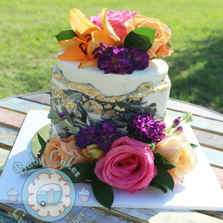 bccupcakecamper's tweet photo. A little Mother's Day sweets for and amazing mama.. #bccupcakecamper #happymothersday❤️ #cake #marble #goldleaf #flowers #tattoedbaker #mycupcakerunnethover https://t.co/TSzi0wuTPC