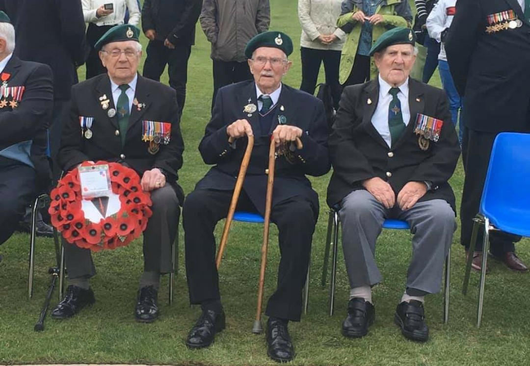47_commandos's tweet image. #ChuckHarris sat alone yesterday celebrating #VEDay75 #MarkPacker with his granddaughter and also #HarryPrescott and #KenParker #47RMC