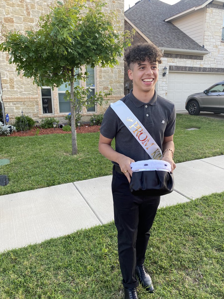 MacArthurCards's tweet photo. Last stop to crown our king at the #Macpromparade π ππ https://t.co/shvvOJED15