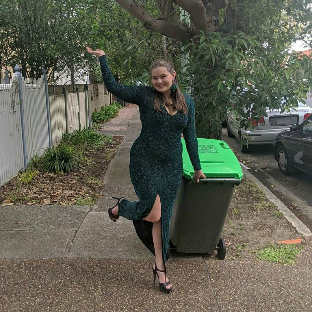 itsgemferg's tweet photo. @YakMedia How'd I do @YakMedia? #COVIDCoture #BinIsolationOuting 💚🌳♻ https://t.co/hf7nHLnIDE