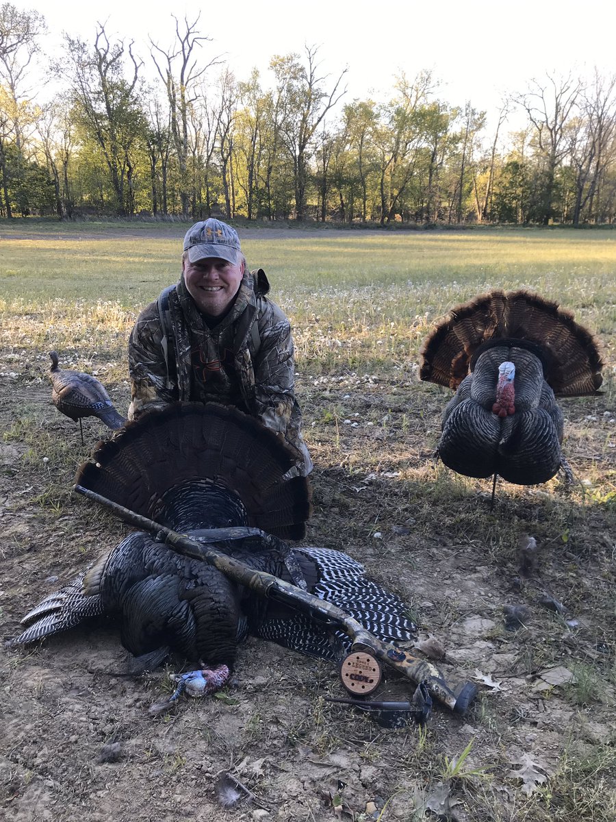 OhioHunterDad's tweet photo. #BBD #WildOhio Putnam County Gobbler.  #Primos mouth call, #Cody slate call, #Browning Maxus #DSDdecoys and #Hevi shot did the job today! https://t.co/J9VLUP1IUg