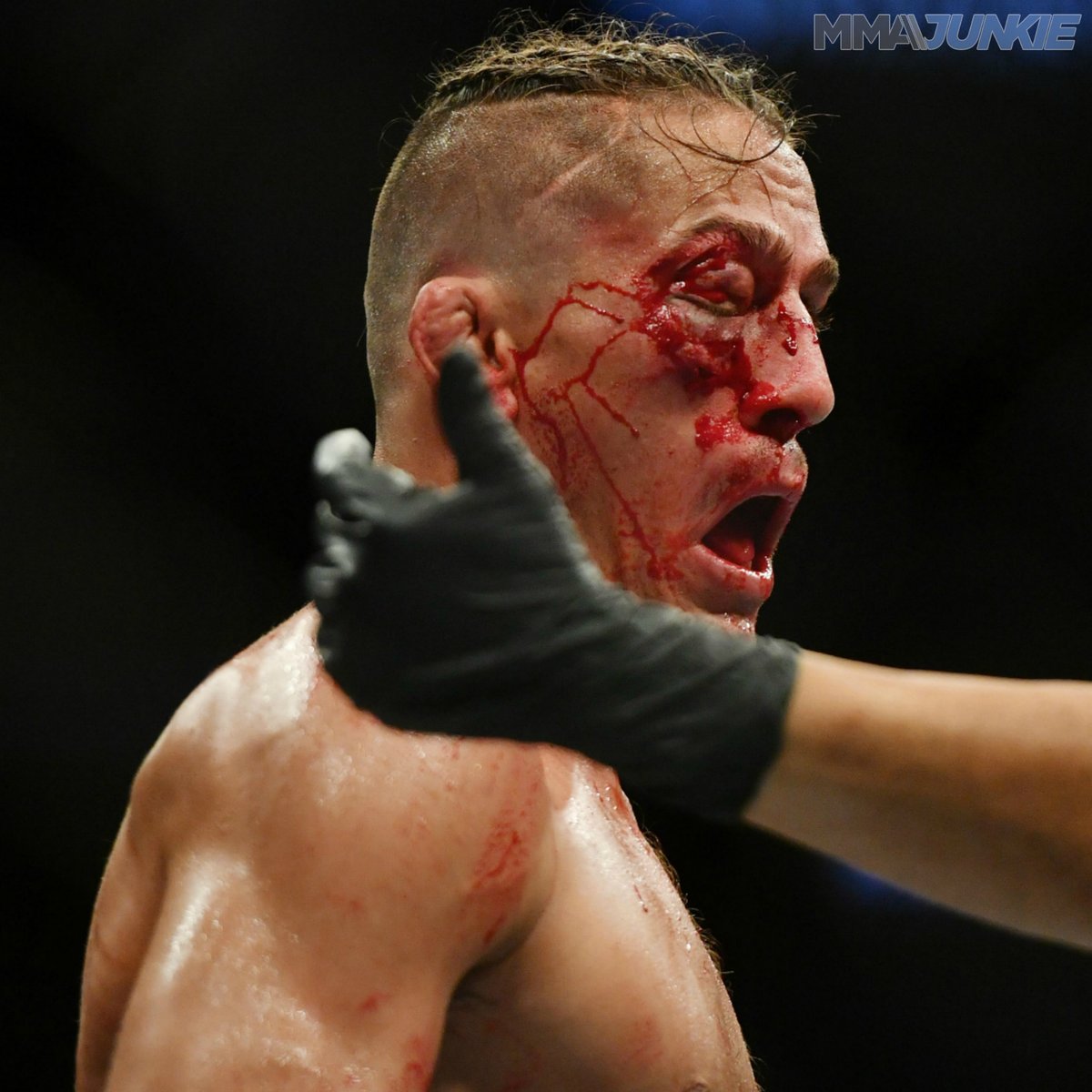 The handiwork of <a href="/VicenteLuqueMMA/">Vicente Luque</a>. 😲

📸 <a href="/JasenVinlove/">Jasen Vinlove</a>

#UFC249 | More: wp.me/p3WzJ0-29M3