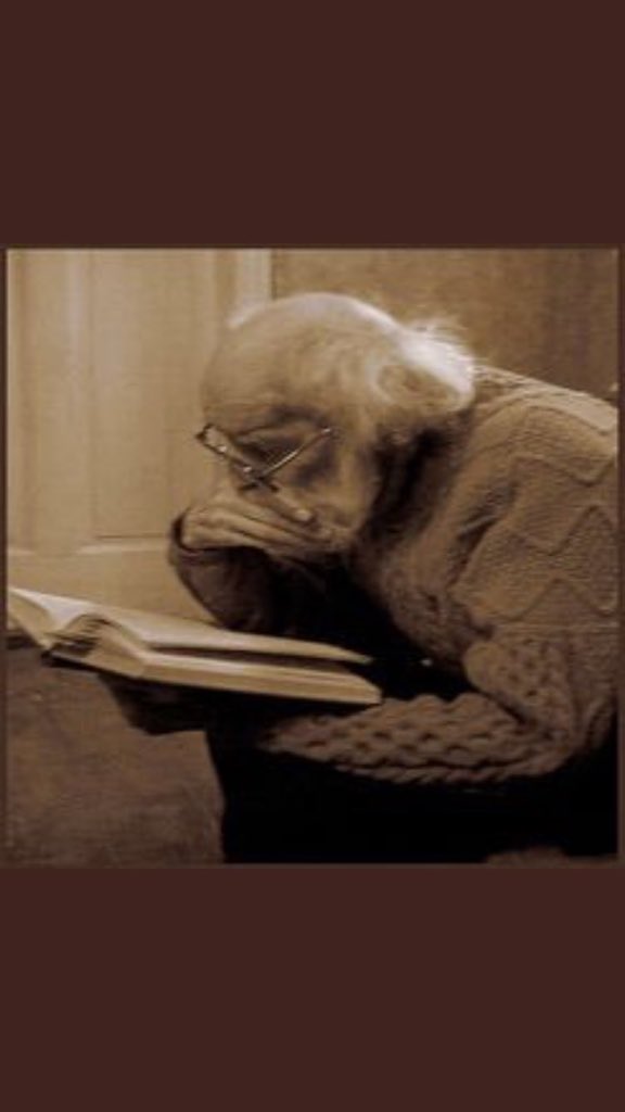 تاريخنا العظيم (@mssmk900) on Twitter photo سئل أحد الحكماء
ما الدليل على وحدانية الله ؟
قال: ورقة التوت 
.
تأكلها الدودة فتخرجها حريراً ناعما، وتأكلها النحلة فتخرجها عسلاً شهياً ،وتأكلها الشاة فتخرجها لبناً صافياً ندياً، وتأكلها الغزالة فتخرجها مسكاً نقياً فالمادة واحدة والصنعة مختلفة فمن الصانع
سبحان الله خالق كل شيء
. سئل أحد الحكماء
ما الدليل على وحدانية الله ؟
قال: ورقة التوت 
.
تأكلها الدودة فتخرجها حريراً ناعما، وتأكلها النحلة فتخرجها عسلاً شهياً ،وتأكلها الشاة فتخرجها لبناً صافياً ندياً، وتأكلها الغزالة فتخرجها مسكاً نقياً فالمادة واحدة والصنعة مختلفة فمن الصانع
سبحان الله خالق كل شيء
.