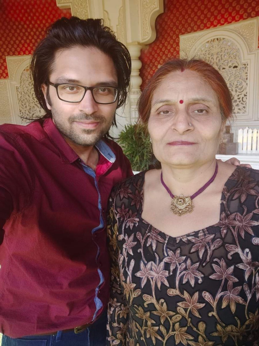 piyushpuri12's tweet image. My mom inspires me everyday who gave up so much of her life so that I could have a better one, my biggest cheerleader, a shoulder to cry on that is the type of woman my mother is, supportive, kind, compassionate & hard working..luv u mom😍😘 #ThankYouMaa #DocsApp #MothersDay