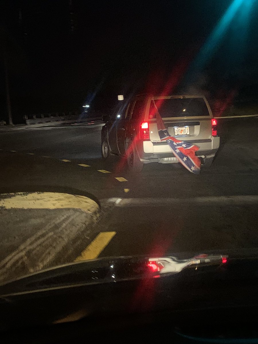 mmekus18's tweet image. You lost the war, you racist fuck lmaoo. Take your goddamn flag down. How embarrassing to be so proud of coming in second-place 🤢🤢🤢#FlagShaming