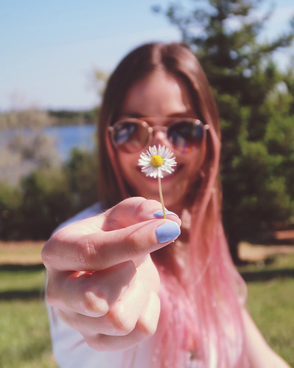 LINDSEYMACALUS0's tweet photo. Sometimes the most simple things can bring the most happiness, especially when it involves flowers 🌼🌸 https://t.co/vATCKt9baz