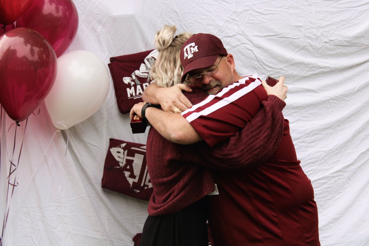 mo_elizabeth_'s tweet photo. It didn’t feel right for me to get my Aggie ring without the best Aggie I know having one, so I surprised my dad and got him one to replace the one he lost almost 10 years ago🖤 https://t.co/a6m7pQgRij
