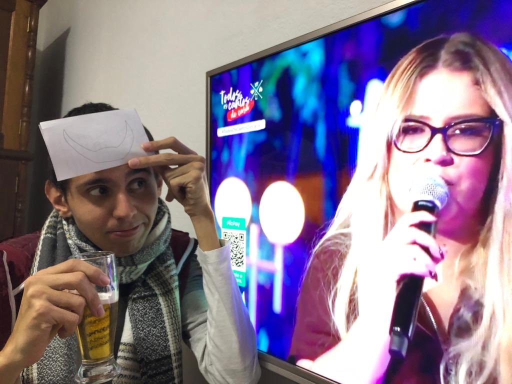 transplanteMM's tweet photo. Essa live tá ossooo @MariliaMReal #TodosOsCantosDeCasa #livemariliamendonca https://t.co/xkkwul5IlK